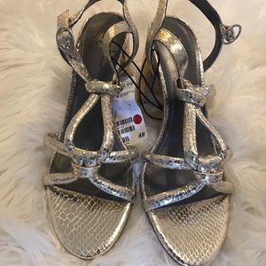 ☀️Metallic snakeskin heels☀️